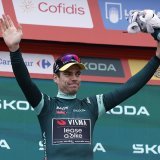 Wout Van Aert, ici à la Vuelta avec le maillot du classement par points, est un coureur extrêmement polyvalent. KEYSTONE/EPA/Javier Lizon